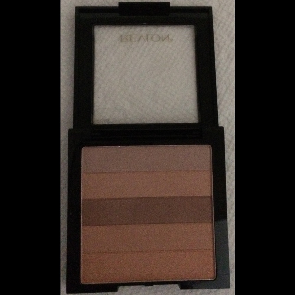 Revlon highlighting pallette 010 ‘Peach Glow’